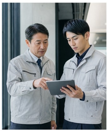 企業で働くスタッフ